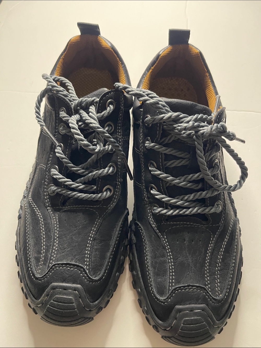Men's Black Athletic Lace-Up Sneakers with Contrasting Interior